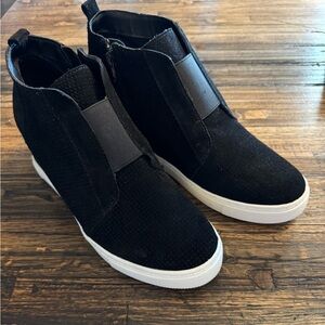 New in Box. Steve Madden Wavery Black Suede Shoes. Size 9.